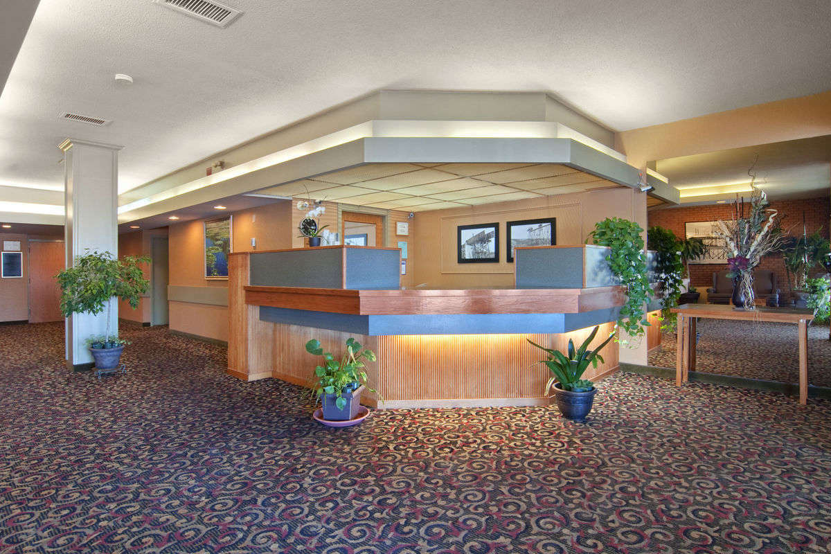 Travelodge By Wyndham Летбридж Экстерьер фото